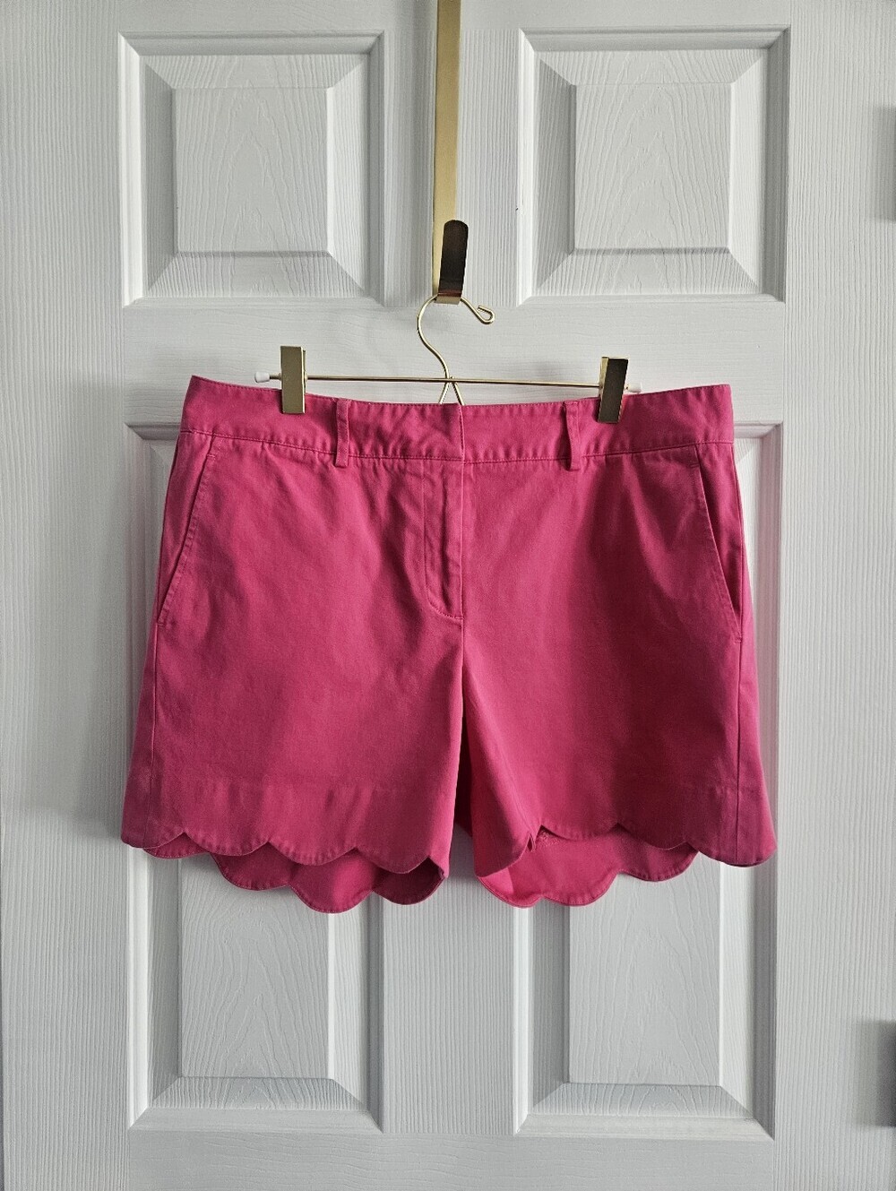 NWOT J.McLaughlin Fuschia Pink Petal Scalloped Hem Chino Shorts